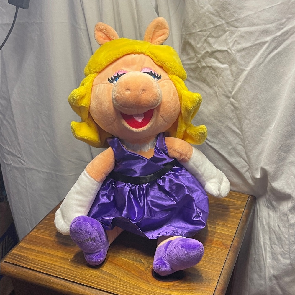 Scentsy Disney Miss Piggy Buddy BNWB Comes With Scent Pack